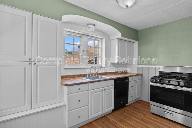 Building Photo - 8028 Wynwood Dr