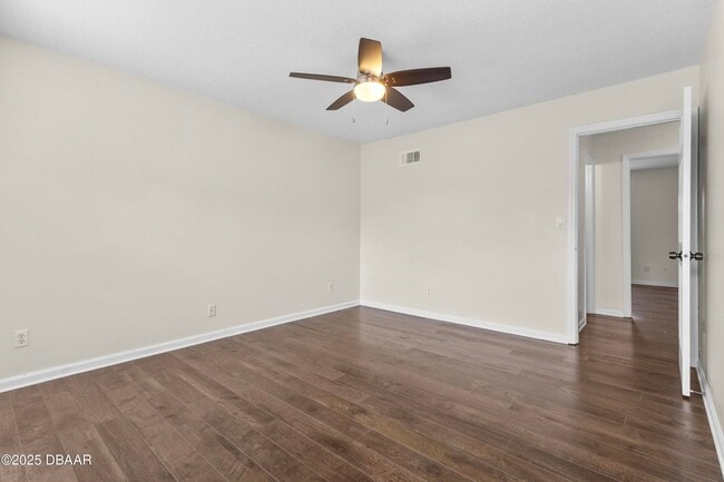 Building Photo - 2200 S Palmetto Ave