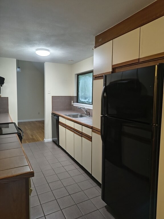 Building Photo - 16 Hundred Oaks Ln