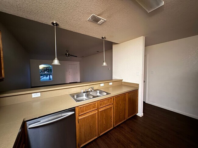 Building Photo - 4707 Waterproof Dr