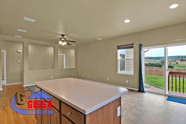 Building Photo - Beautiful ranch style home available to mo...