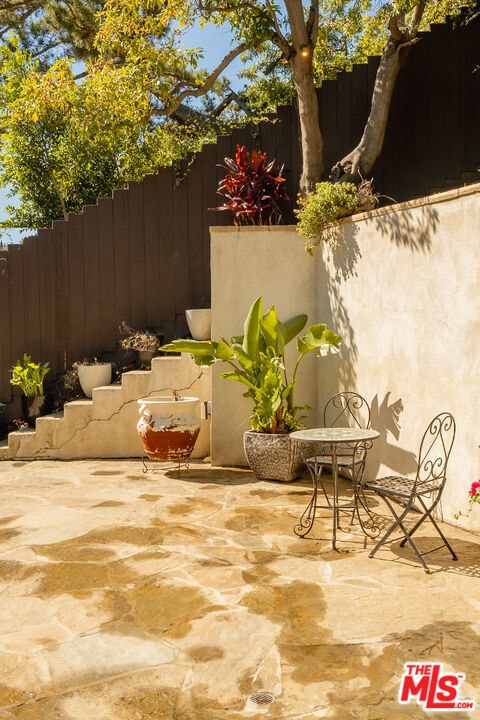 Building Photo - 2829 Beachwood Dr