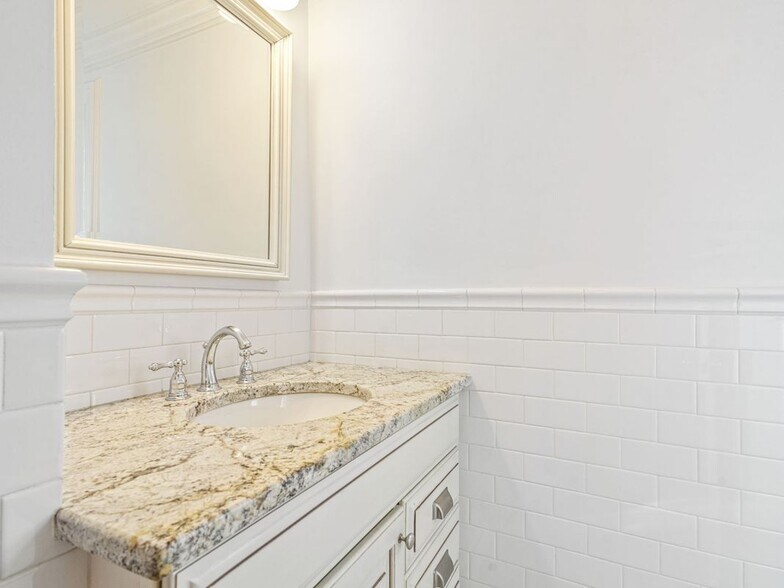 Building Photo - 36 Locust St