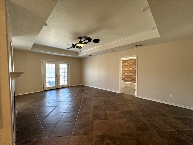 Building Photo - 14905 Dasmarinas Dr