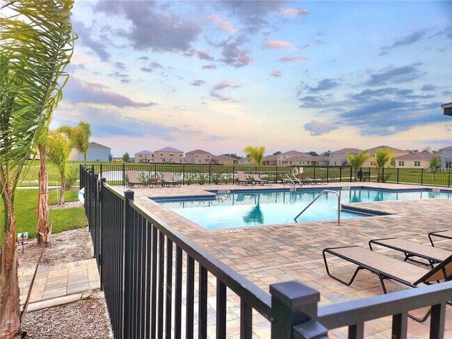 Building Photo - 1931 Golden Beak Dr