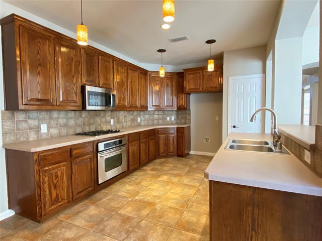Building Photo - 15861 Twin Cove Dr