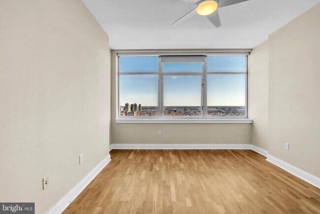 Building Photo - 400 S Broad St