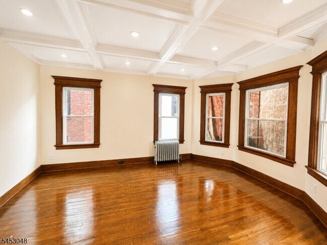 Building Photo - 2 Cloverhill Pl