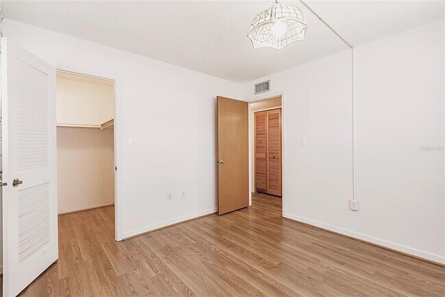 Building Photo - 4158 S Tamiami Trl
