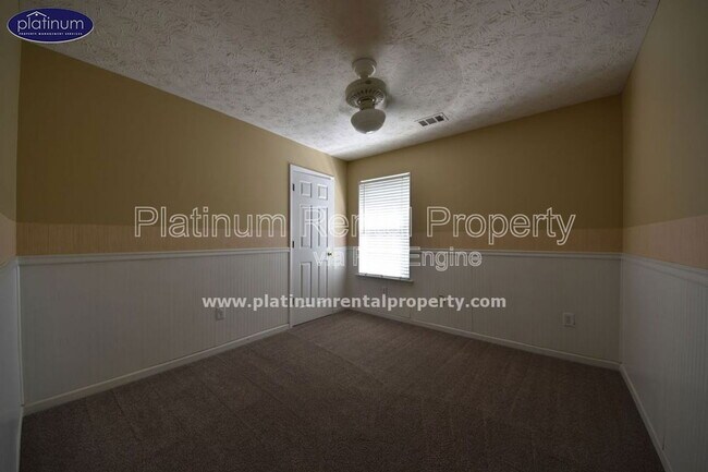 Building Photo - 1325 Holleybrooke Dr