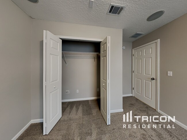 Building Photo - 15252 Bareback Dr