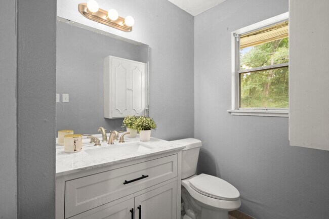 Building Photo - 205 Taft Ave