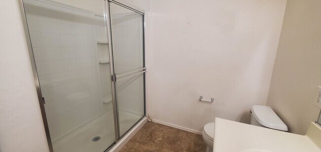 Building Photo - Stunning Condo with Attached Garage