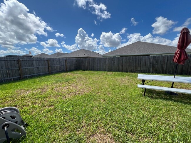 Building Photo - NEWER 4BDRM HOME IN LONDON ISD!