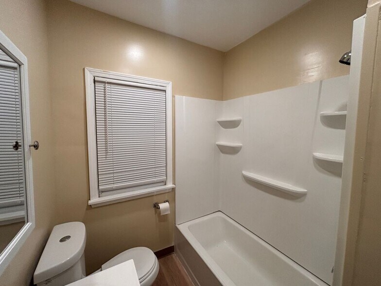 Building Photo - 16174 Princeton St