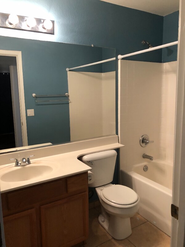 Building Photo - 8211 W Behrend Dr