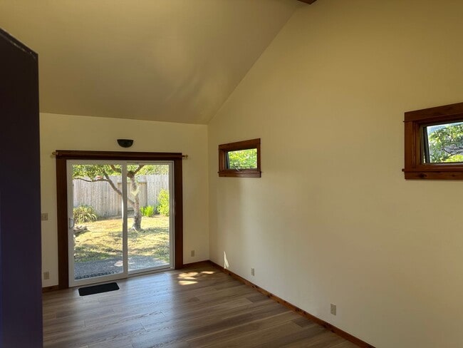 Building Photo - Charming Studio Loft in Arcata – Close to ...