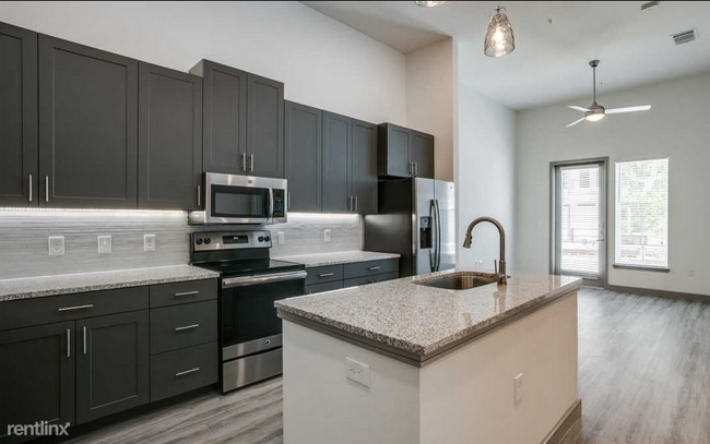 Primary Photo - 1 br, 1 bath Flat - 6627 Maple Ave 537