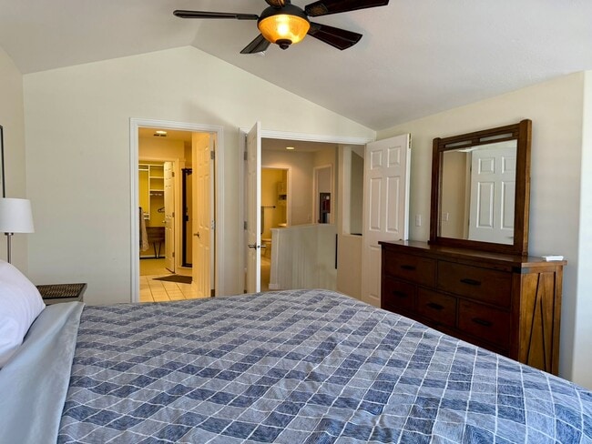 Building Photo - Townhouse within Walking Distance of Downtown Sugarhouse