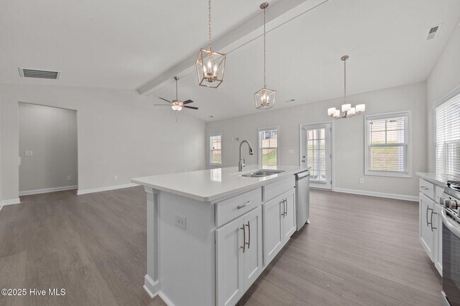 Building Photo - 700 Chestoa Trl