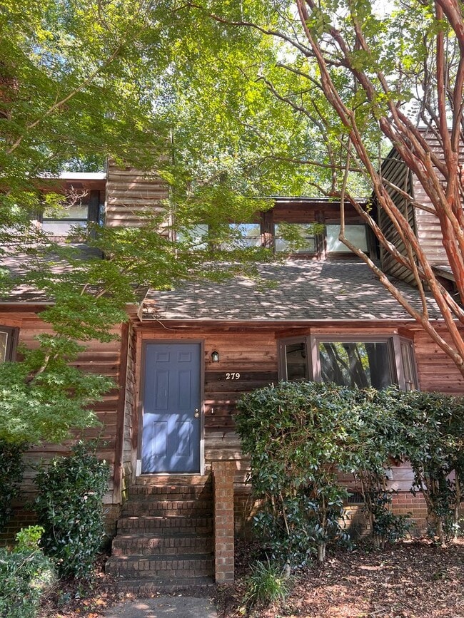 Building Photo - 279 Ivy Ln