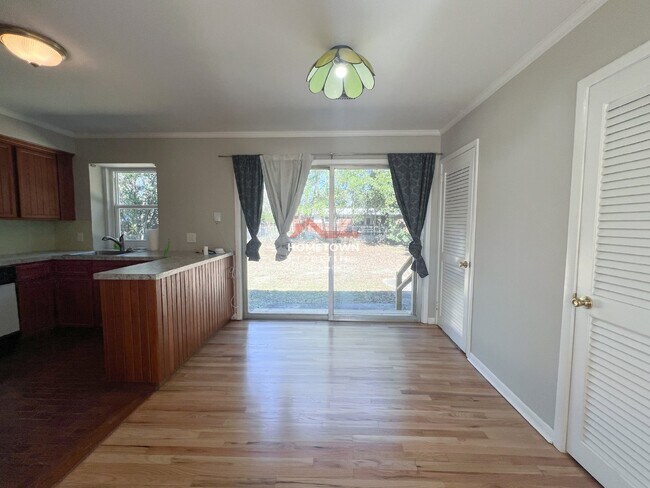 Building Photo - 3730 Forest Glen Dr