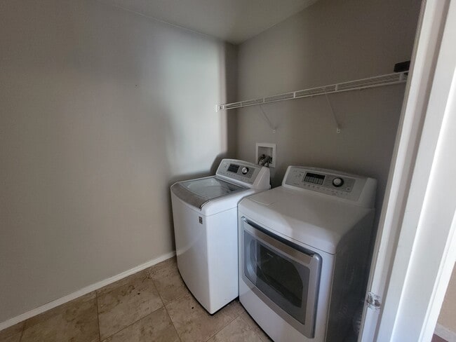 Building Photo - Sonnet Glen