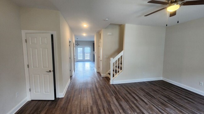 Building Photo - 2219 Deyerle Ave