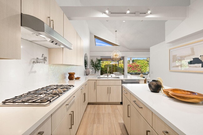 Building Photo - 47 N Kavenish Dr