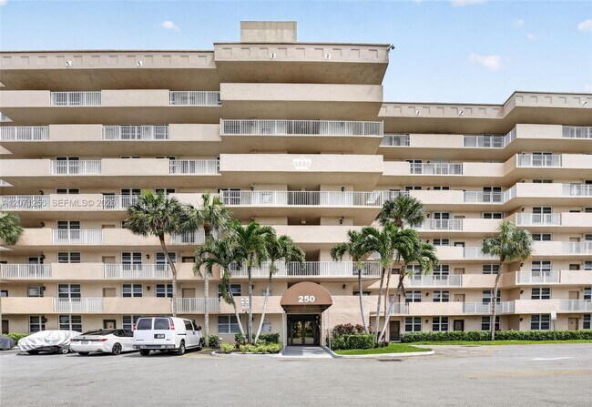 Building Photo - 250 Jacaranda Dr