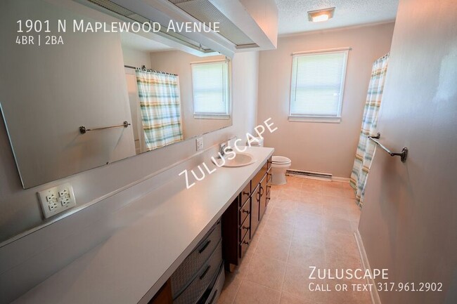 Building Photo - 1901 N Maplewood Ave