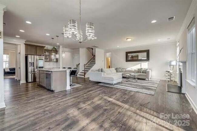 Building Photo - 6299 Artigas Dr
