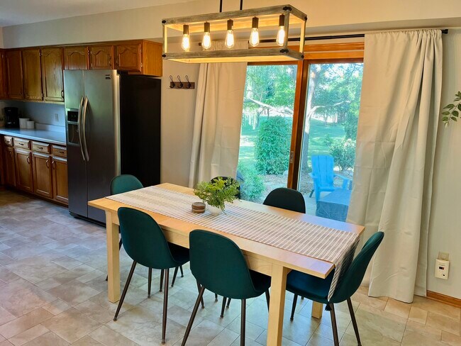 Building Photo - 4202 Lake St