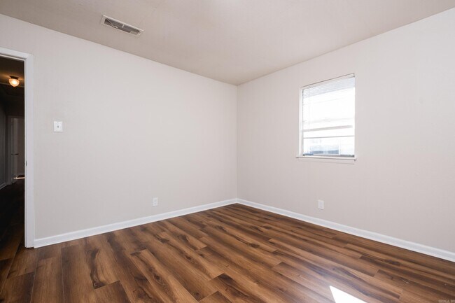 Building Photo - 1101 W Charles Bussey Ave