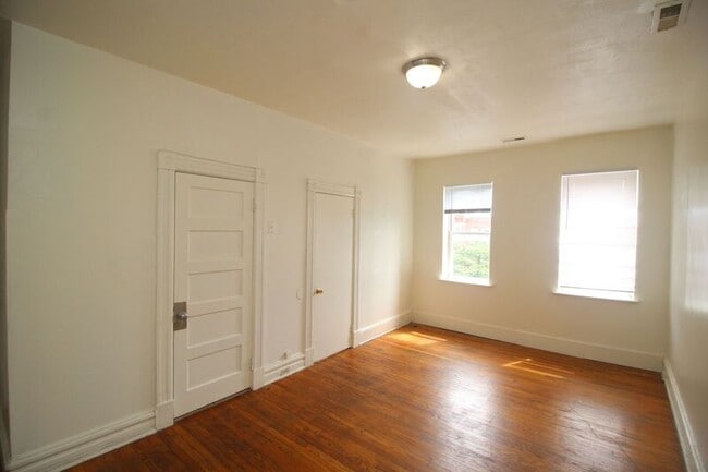 Building Photo - 2630 N Charles St