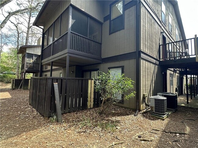 Building Photo - 303 River Run Dr