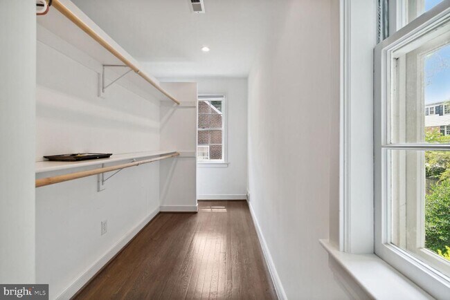 Building Photo - 3712 Fordham Rd NW