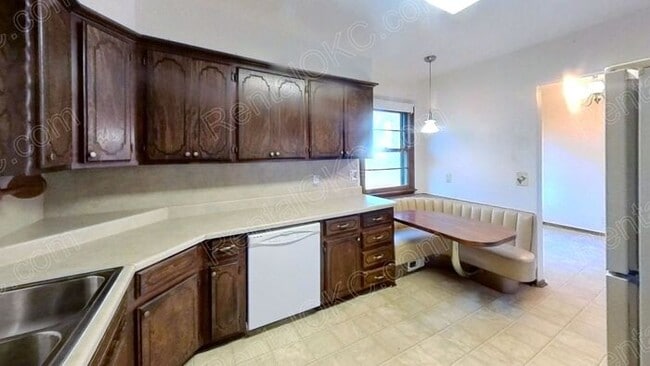 Building Photo - Large yard 3/1 just of Douglas!