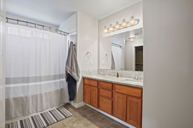 Building Photo - 4bd/2.5ba South Boise Home!