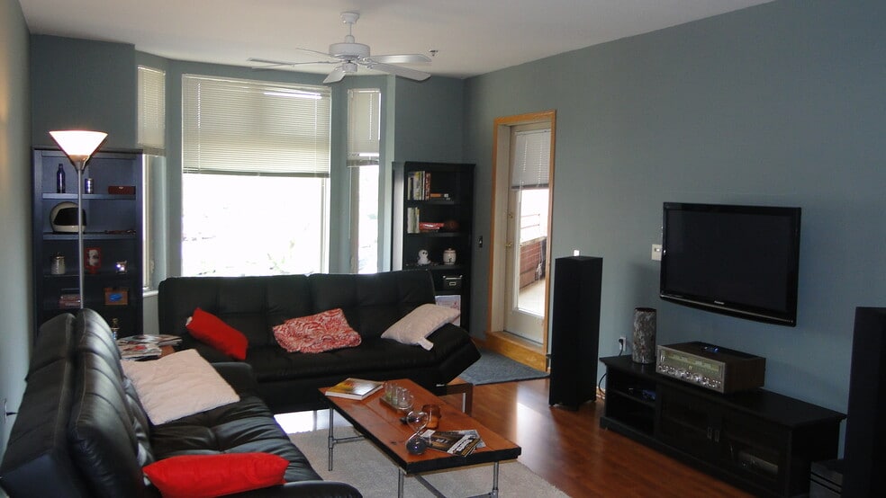 Building Photo - 301 Harbour Town Dr