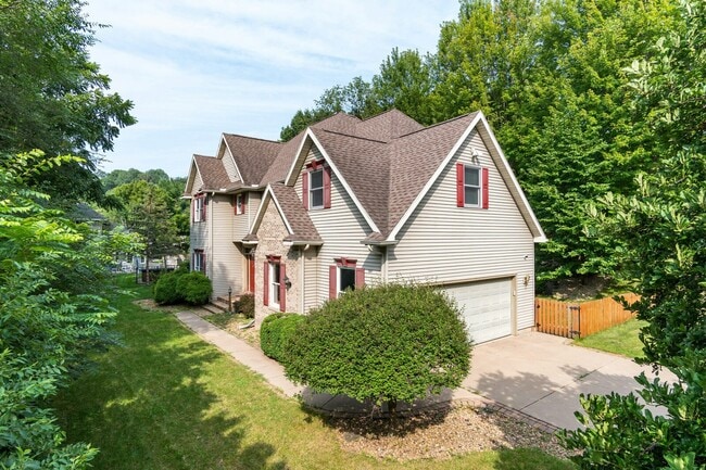 Building Photo - 509 Green Coulee Rd