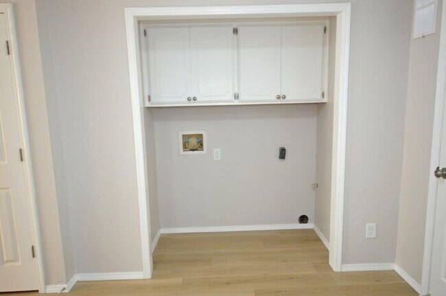 Building Photo - 2 Bed 1.5 Bath Townhome Warr Acres/Bethany