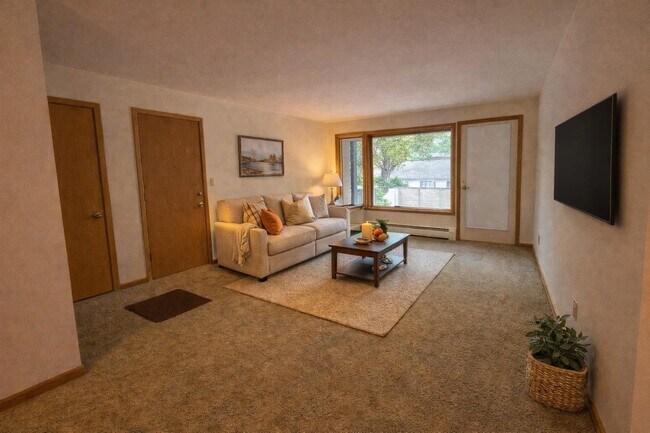 Building Photo - 2402 Fremont Ave