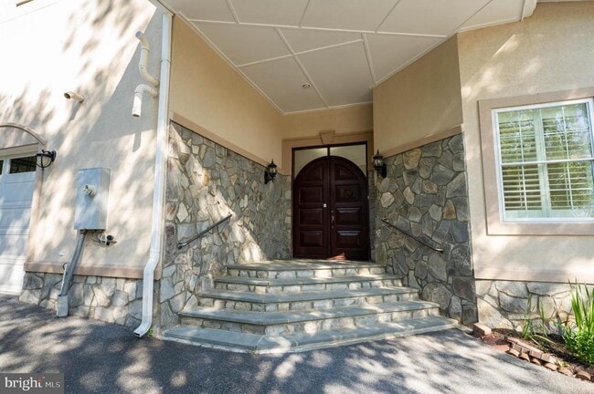 Building Photo - 10805 S Glen Rd