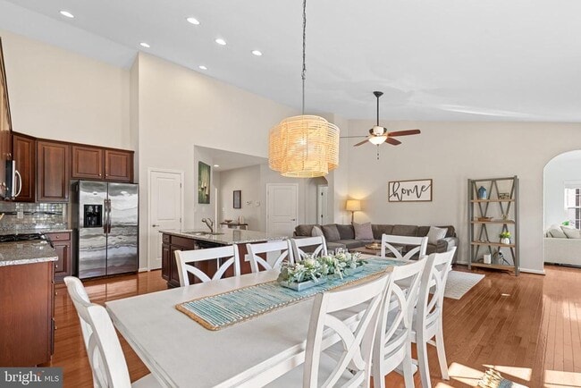 Building Photo - 29726 Vincent Village Dr