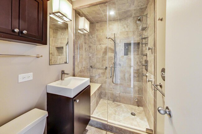 Building Photo - 1000 N Lake Shore Dr