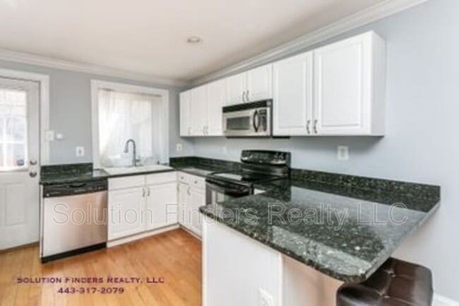 Building Photo - 3403 Hudson St