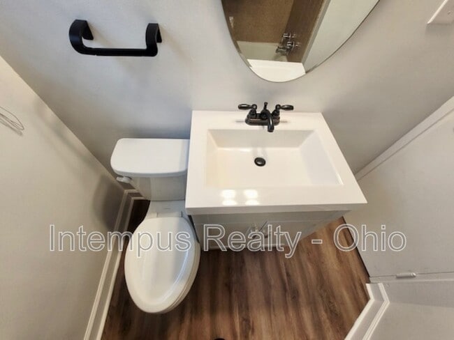 Building Photo - 1060 Sells Ave