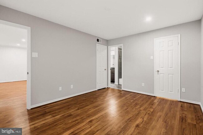 Building Photo - 1521 Lincoln Way