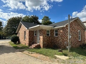 Building Photo - 2818 Beatties Ford Rd